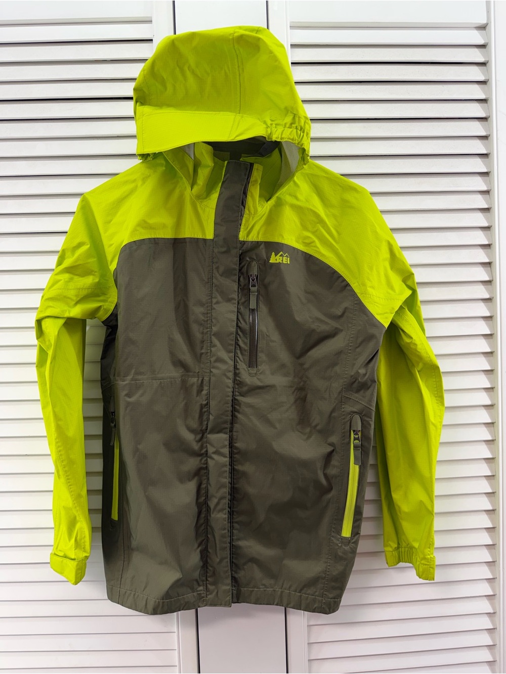 REI boys size L 14-16 Lime Green & Olive Kids Rain Jacket